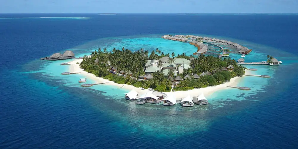 maldives-crystal-clear-waters-beaches-1