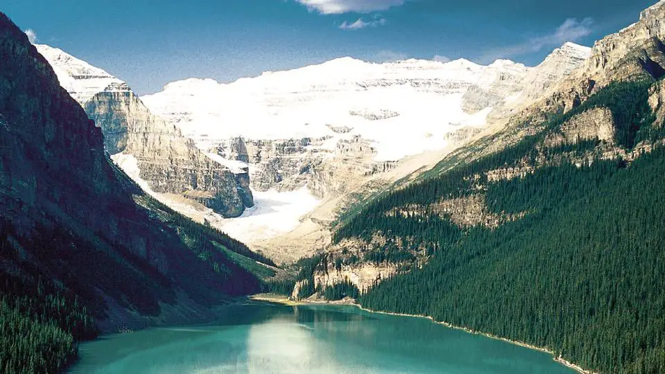 lake-louise-canadian-rocky-mountain-beauty-1