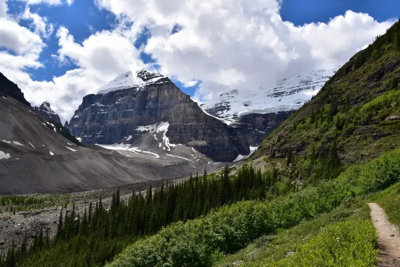 lake-louise-canadian-rocky-mountain-beauty-2
